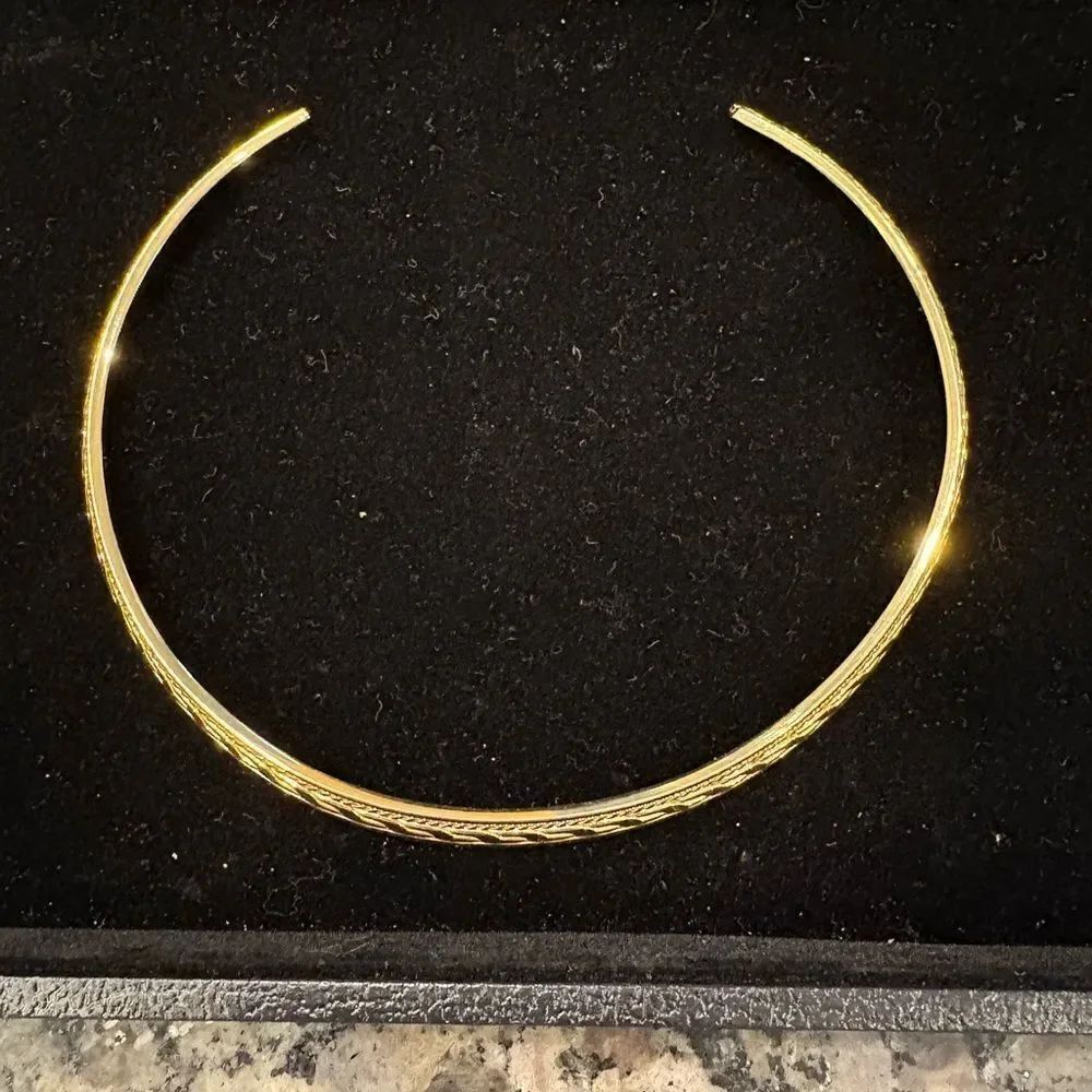 Elegant Gold Choker Necklace